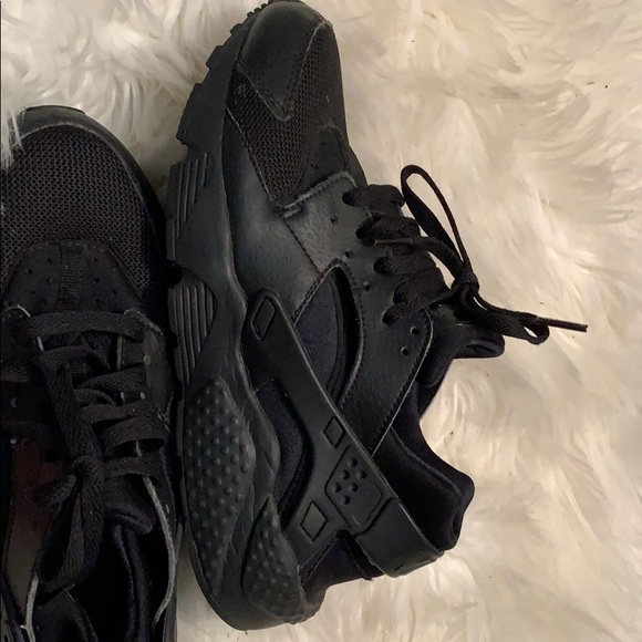 Black Nike Huaraches - Picture 3 of 3